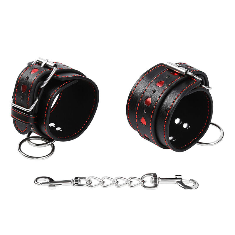 Manette OHMAMA FETISH con intarsi a cuore: design elegante per esplorare il tuo piacere intimo