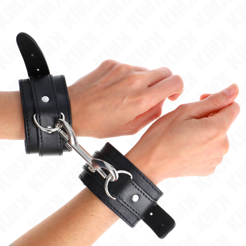 KINK - SIMPLE WRISTBANDS WITH ROW OF RIVETS BLACK ADJUSTABLE 17-28 CM X 5 CM